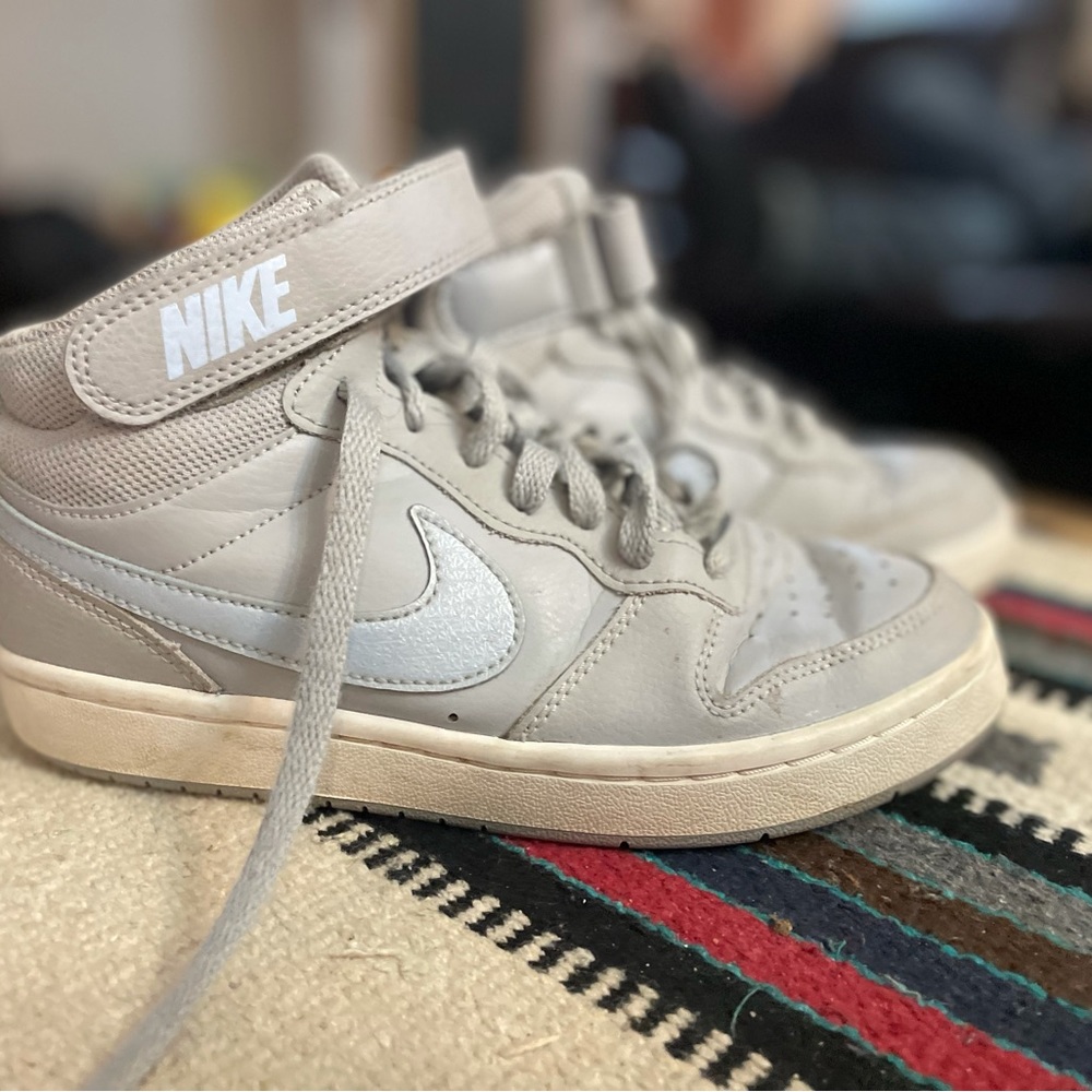 Girls Nike tennis shoes